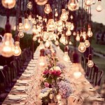 mesa de casamento decorada com centenas de lugares